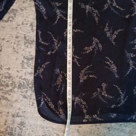 🔥🔥🔥Vince Spring navy blue floral henley blouse S - Picture 8 of 12